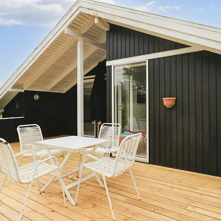 4 Star In Hjorring-by Traum *