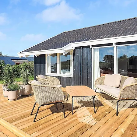 4 Star In Hjorring-by Traum *